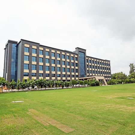 Golden Blossom Imperial Resorts Lucknow Eksteriør bilde