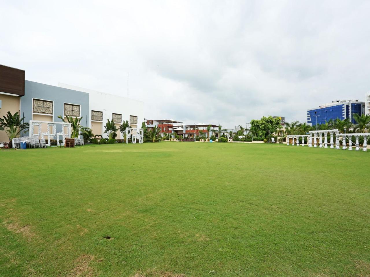 Golden Blossom Imperial Resorts Lucknow Eksteriør bilde