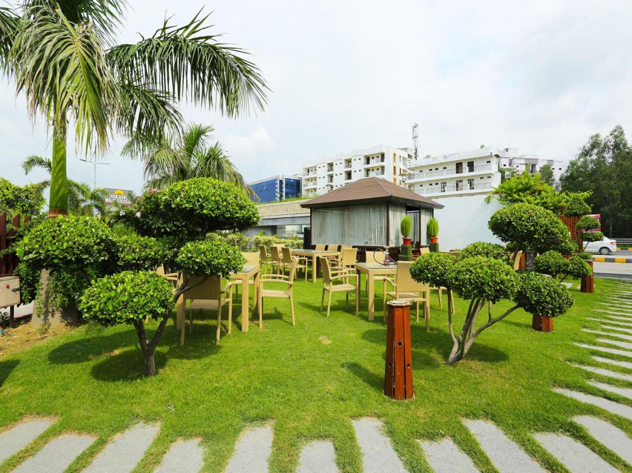 Golden Blossom Imperial Resorts Lucknow Eksteriør bilde